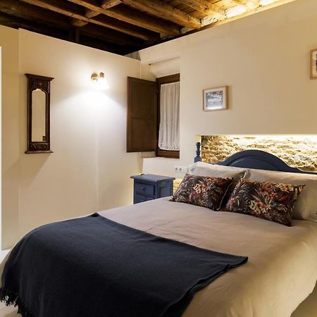 Casa Deluxe Herreros الكالا ذي إِناريس المظهر الخارجي الصورة
