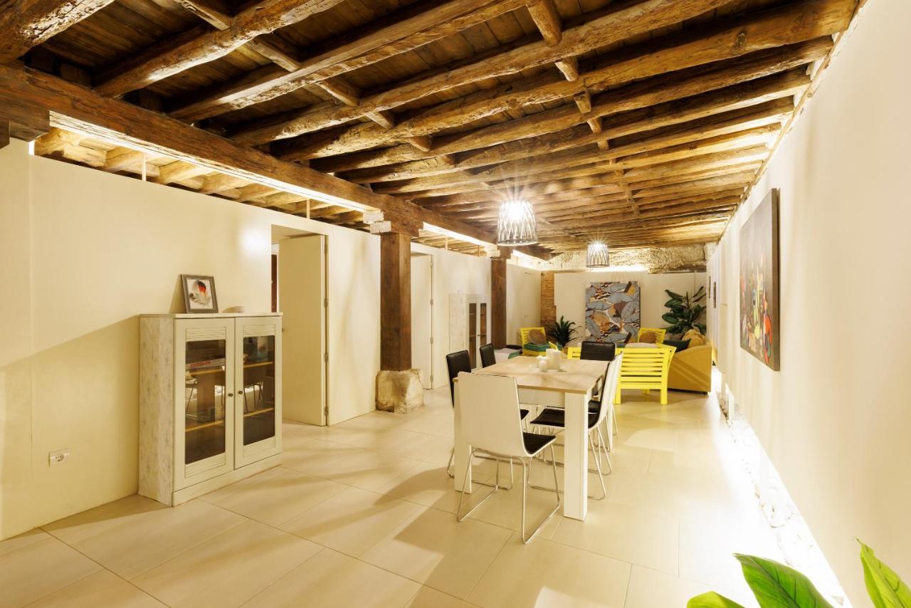 Casa Deluxe Herreros الكالا ذي إِناريس المظهر الخارجي الصورة