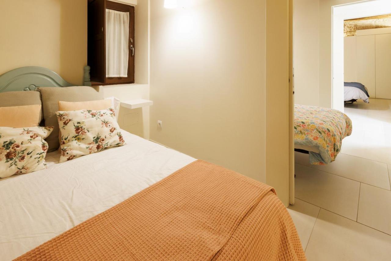 Casa Deluxe Herreros الكالا ذي إِناريس المظهر الخارجي الصورة